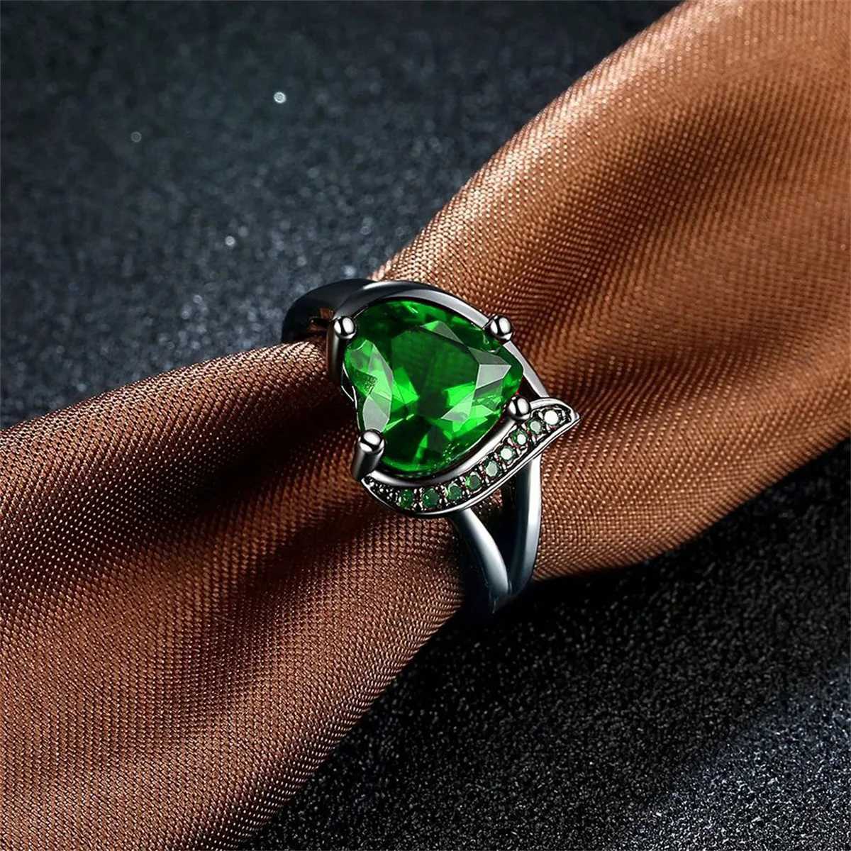 Fashion Couple Rings Romantic Women Heart Green Rhinestones Zircon Ring Men Stainless Steel Abalone Shell Ring Wedding Jewelry W250207