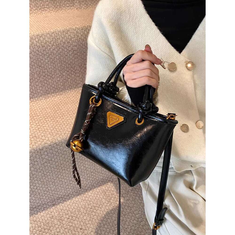 Women's Bags Red Handheld Bucket for Women New Fashionable and Versatile Crossbody Bag, High Grade Bridal Wedding Bag