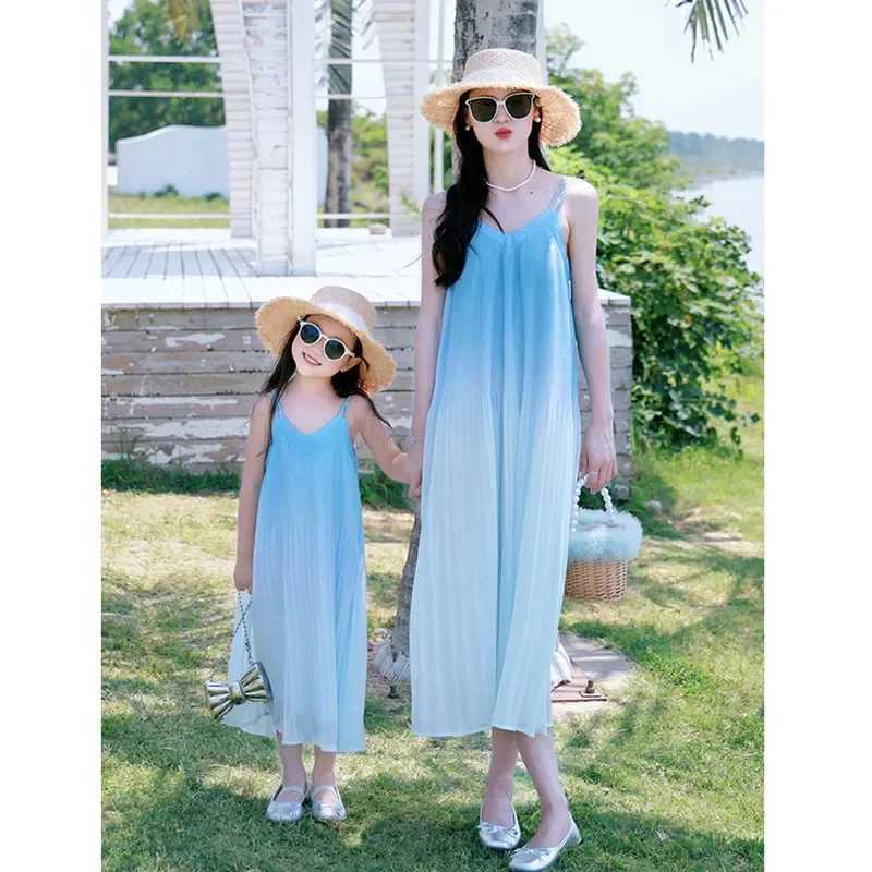 Resorts Look Mom and Daughter Equal Sling Dress Vacation Holidays Mother Baby Girls Same Beach Blue Dresses Momy and Me Clothes W250207