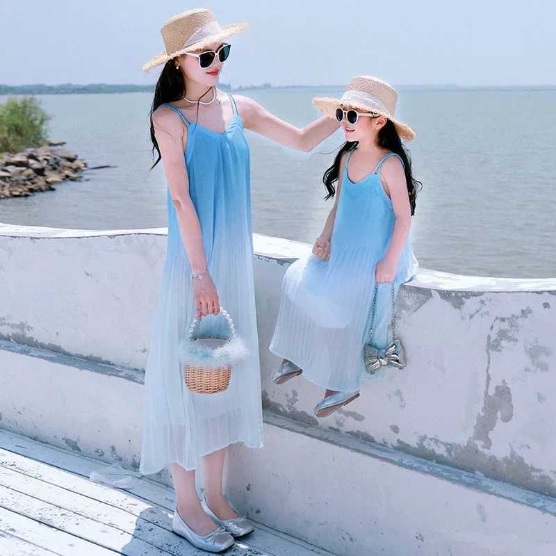 Resorts Look Mom and Daughter Equal Sling Dress Vacation Holidays Mother Baby Girls Same Beach Blue Dresses Momy and Me Clothes W250207