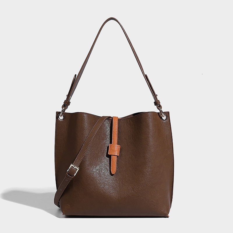 Bag High End Fashion Single Shoulder Armpit 2024 Autumn And Winter New Large Capacity Bucket Commuting Versatile Crossbody Bag