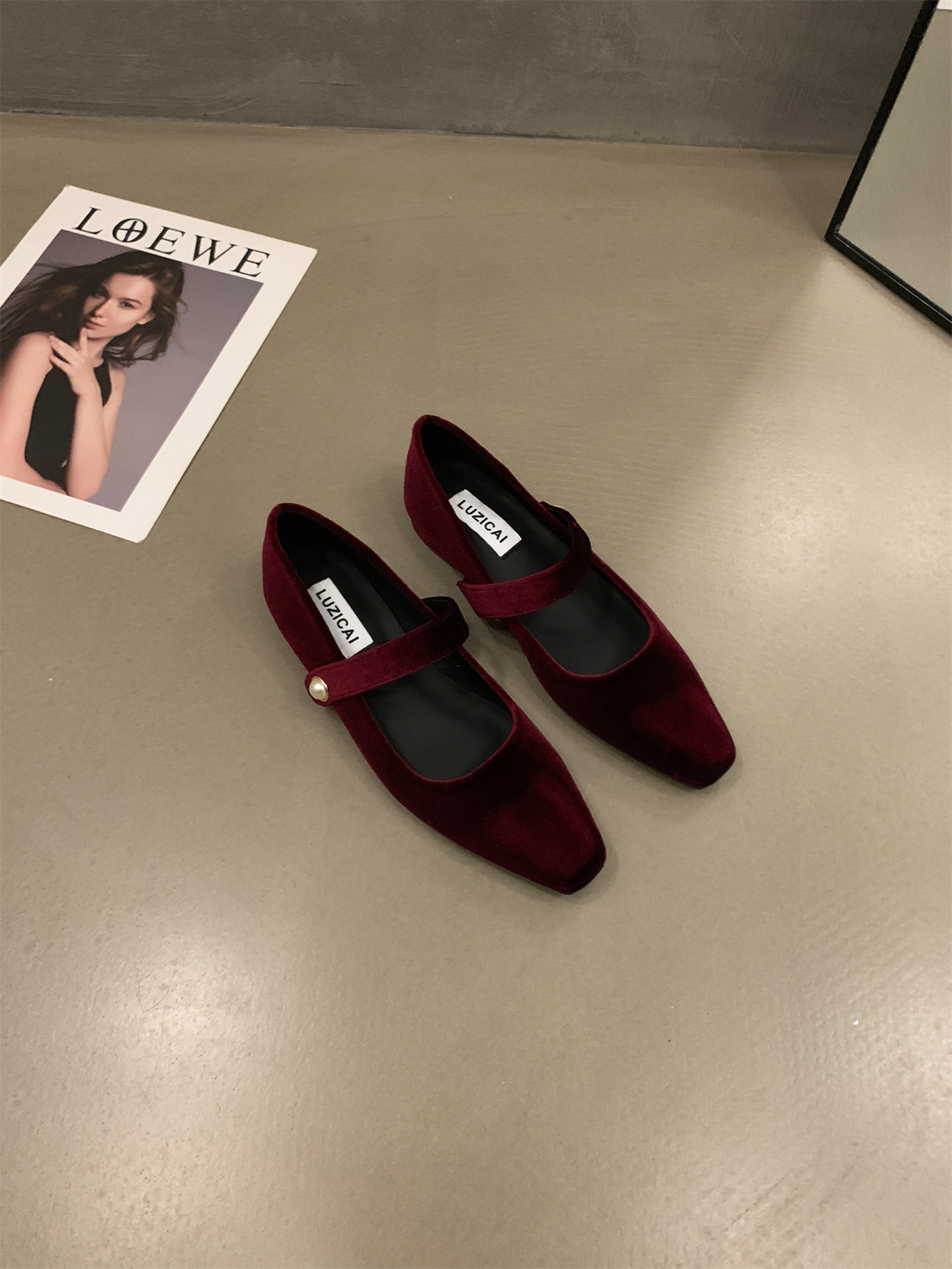 2025 new elegant pearl buckle velvet ballet flats for women Simple Haute Couture Women's Evening low Heels Wine red