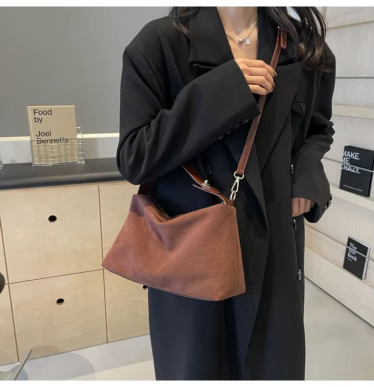 Advanced Retro For Women's New Textured Frosted Shoulder With Large Capacity Crossbody Commuting Tote Bag PU Cartoon