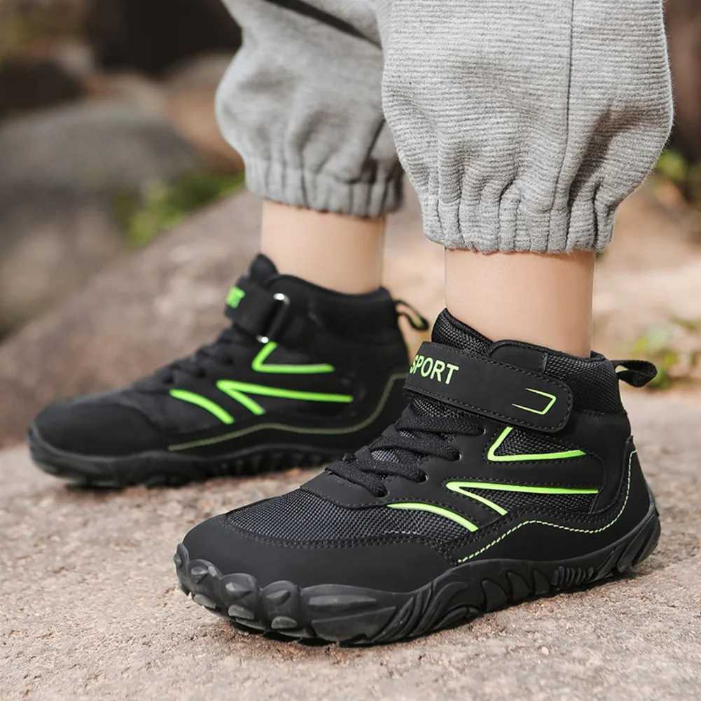 Wide toe childrens snow boots small/large childrens mini barefoot shoes anti slip boys casual shoes waterproof childrens hiking boots W250207