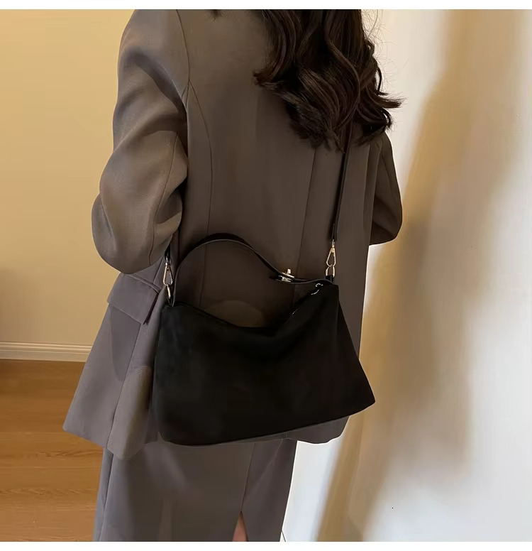 Advanced Retro For Women's New Textured Frosted Shoulder With Large Capacity Crossbody Commuting Tote Bag PU Cartoon