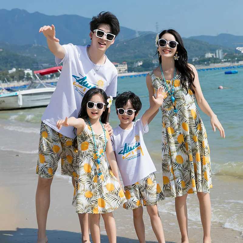 Summer Beach Family Matching Outfits Mum Daughter Floral Dresses Dad Son Cotton T-shirt+Shorts Couple Clothes Holiday Seaside W250207