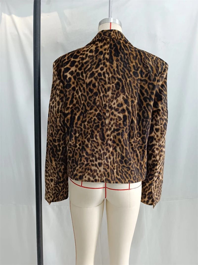SPECIFICATIONS Autumn/Winter Women Leopard print velvet suit Retro style Loose Crop Blazer Flap Pockets Fashion Outerwear 250207