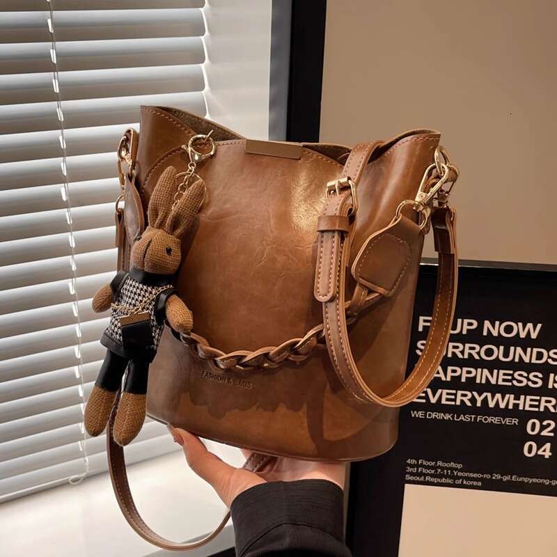 Women's Bags Ai Cheng's niche design ladies' new high-end texture versatile crossbody bag, hand-held bucket bag