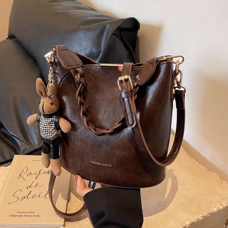 Women's Bags Ai Cheng's niche design ladies' new high-end texture versatile crossbody bag, hand-held bucket bag