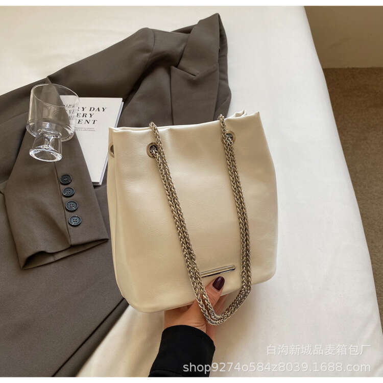 Large capacity armpit bag for women new fashion chain solid color shoulder bag soft leather versatile tote bag