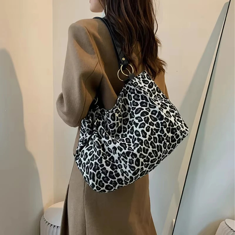 2024 Large Capacity Leopard Shoulder Bag Handbags Fashion Tote Shopping and Travel Bags Canvas 250121