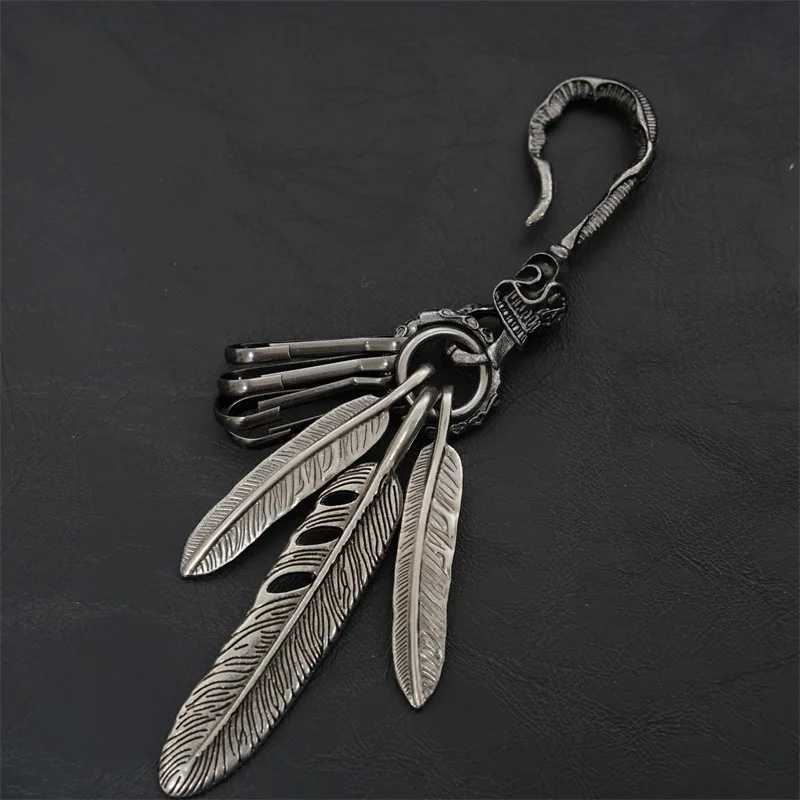 New Fi Trends Vintage Ahetic Metal Hook Keychain Charm Feather Turquoise Creative Waist Ornament Pendant Y250208