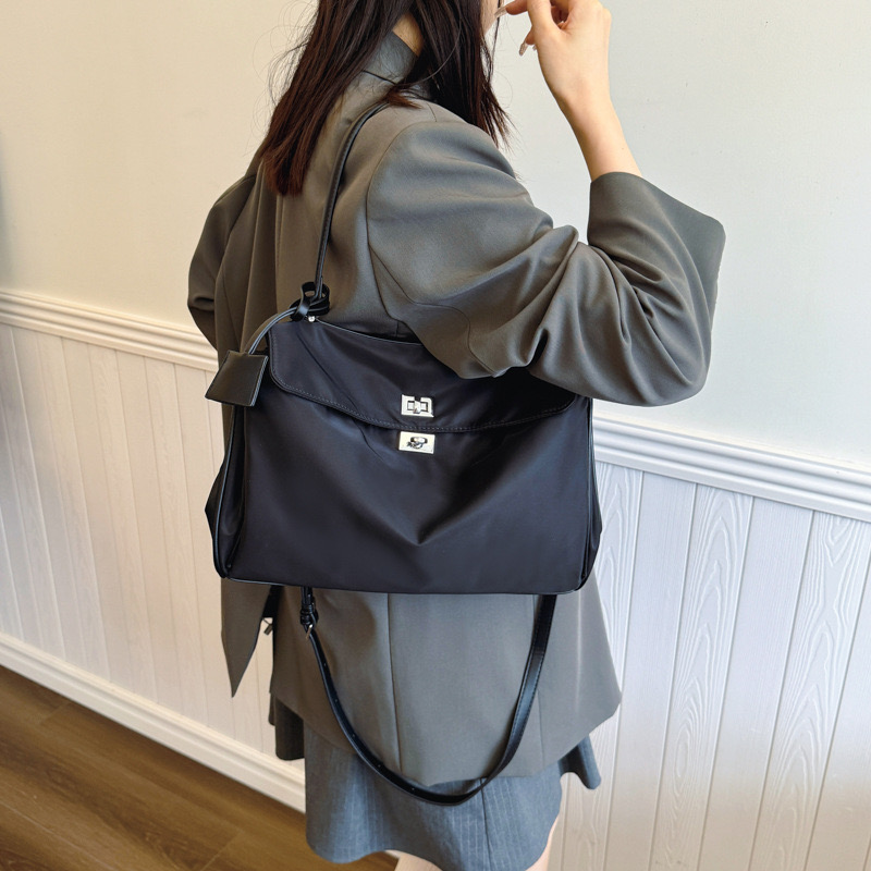 Free Shipping Nylon Cloth For Women, Large Capacity 2024 Autumn New Fashion Crossbody Bag, Hand-held Commuting Kelly Bag Designer Bag Luxury Bag Tote 