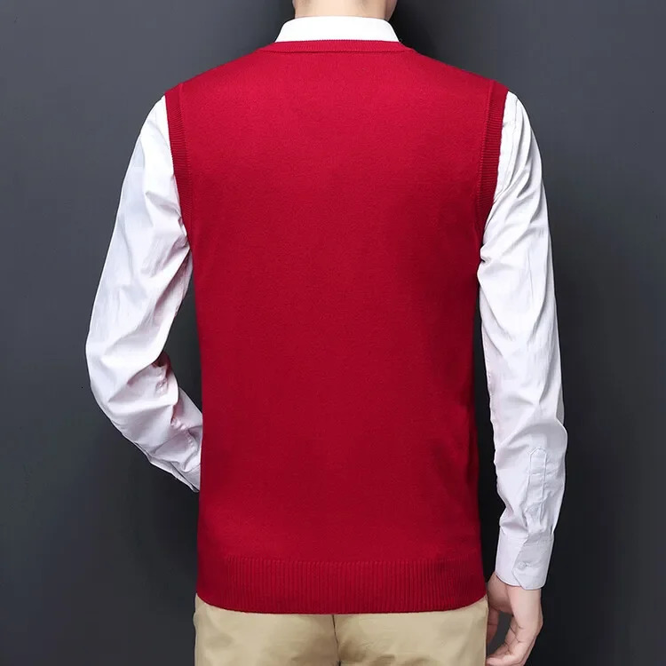 2025 Mens Autumn Highend Sweater Vest Vneck Warm Knit Sleeveness Tank Clothes Pullover Tops 250110