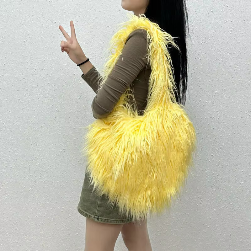 Peach 2023 New Women's Imitation Fur Beach Wool Heart shaped Cute Handbag Plush Bag
