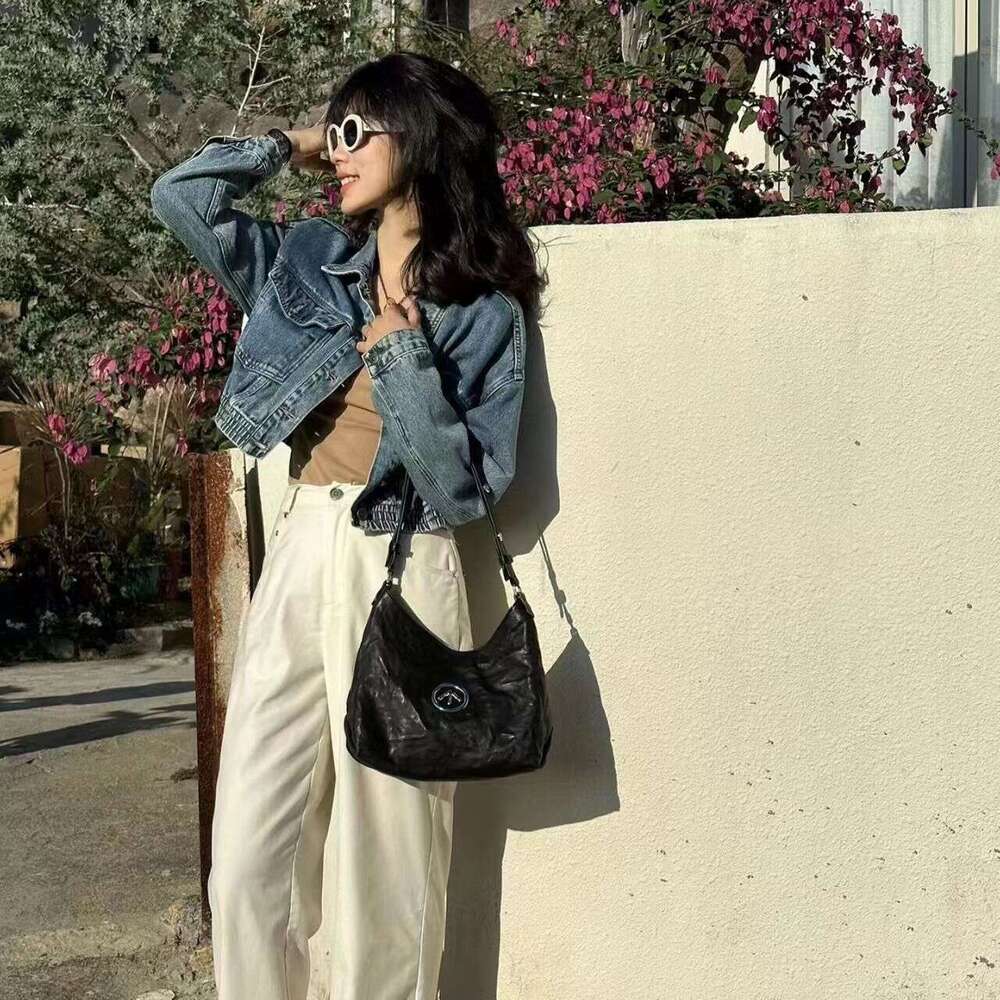 Non Gendered Blackrock Hobo Bag, Pleated Handbag, Shoulder Cross, Armpit Soft Leather Arrow Bags