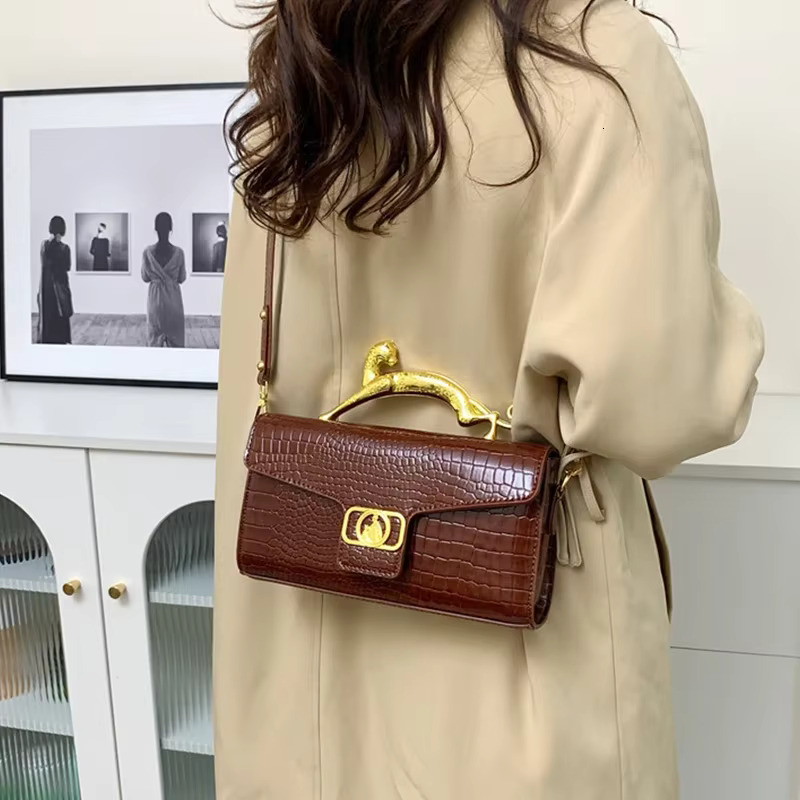 Emed Fashion Bag With Metal Leopard Print Handle Design Women's Designer Shoulder Bag Multifunctional Classic Crossbody Bag Crocodile Pattern Han