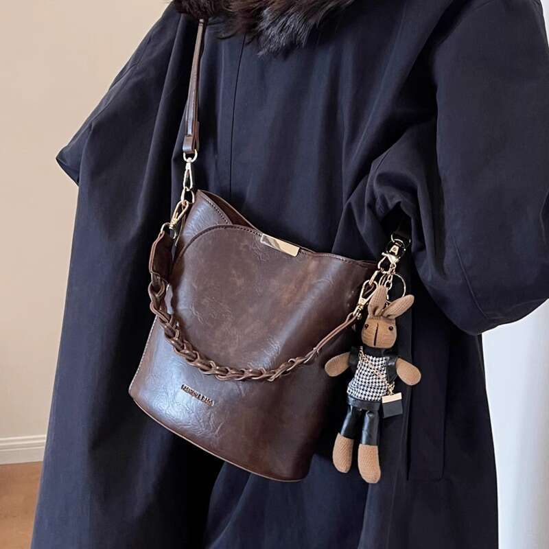Women's Bags Ai Cheng's niche design ladies' new high-end texture versatile crossbody bag, hand-held bucket bag