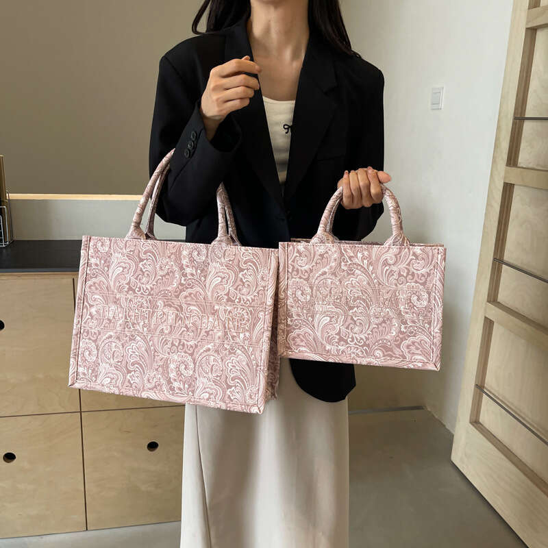 Small niche design, large capacity handbag, crossbody tote, women's bag, 2024 new style, stylish handbag