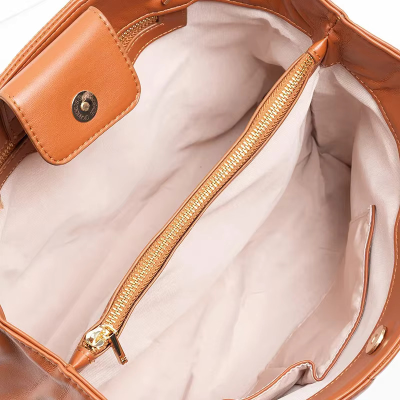 PG Delicate Women's Light Brand Design 2024 New Fashion All Boutique Handbags Niche Leisure Daily Crossbody Bag