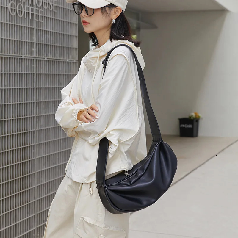 2025S New Free Shipping Designer Bag Women Soft Pu Leather Shoulder Messenger Armpit Retro Lady Pillow Bags Purses And Handbags