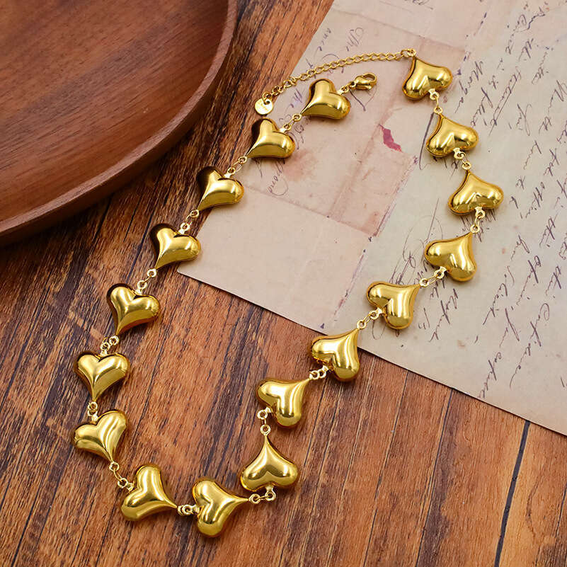 French style niche to collarbone chain, light stainless heart necklace bracelet, titanium steel jewelry that does not fade