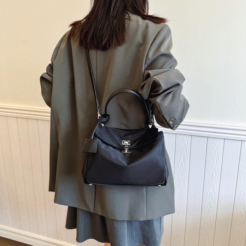 Free Shipping Nylon Cloth For Women, Large Capacity 2024 Autumn New Fashion Crossbody Bag, Hand-held Commuting Kelly Bag Designer Bag Luxury Bag Tote 