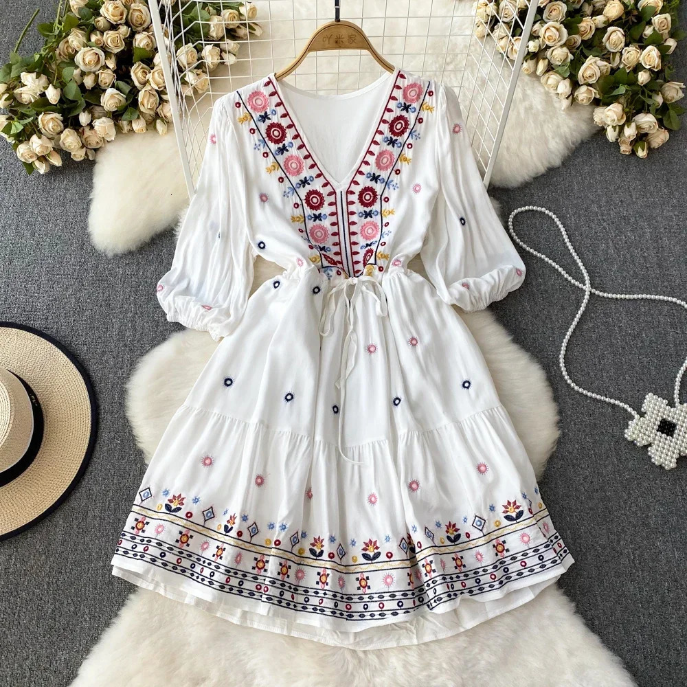 Bohemian Dress for Women Embroidery Floral V-neck Elastic Waist Dresses with Belt Lace-up Holiday Beach Vestidos Folds Dropship 250122