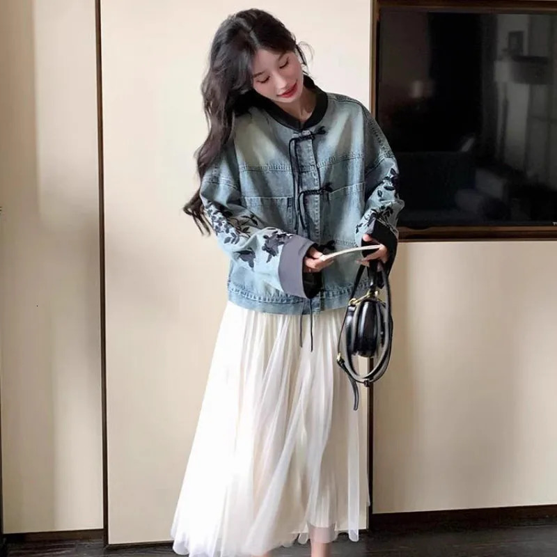 Chic Denim Jacket Womens Outwear 2024 Spring Autumn Chinese Loose Embroidered Plus Size 3XL Jeans Short Coat Tops 250208Z