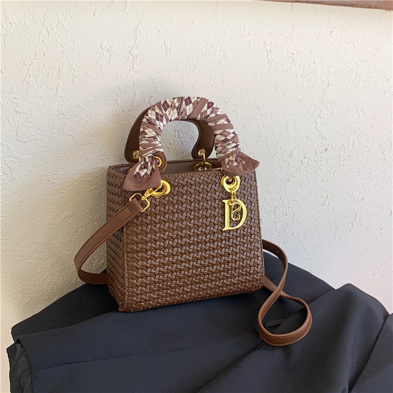 Free Shipping Designer Shoulder Bags 2025 Spring New Fashionable Knitting Crossbody Artwork Bag For Woman Black New Free Delivery Designer Bag