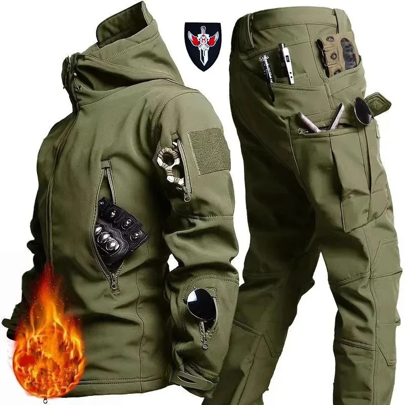 Low Price Sale of Mens Outdoor Soft Shell Waterproof and Cut Resistant Thick Wool Fleece Multi Pocket Tactical Set 250207