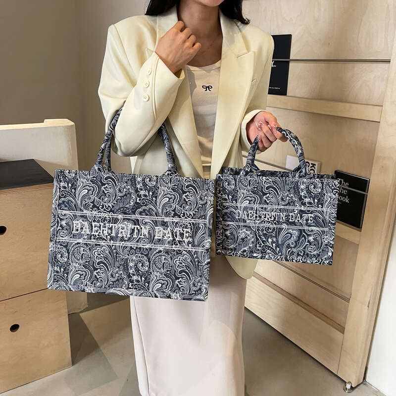 Small niche design, large capacity handbag, crossbody tote, women's bag, 2024 new style, stylish handbag
