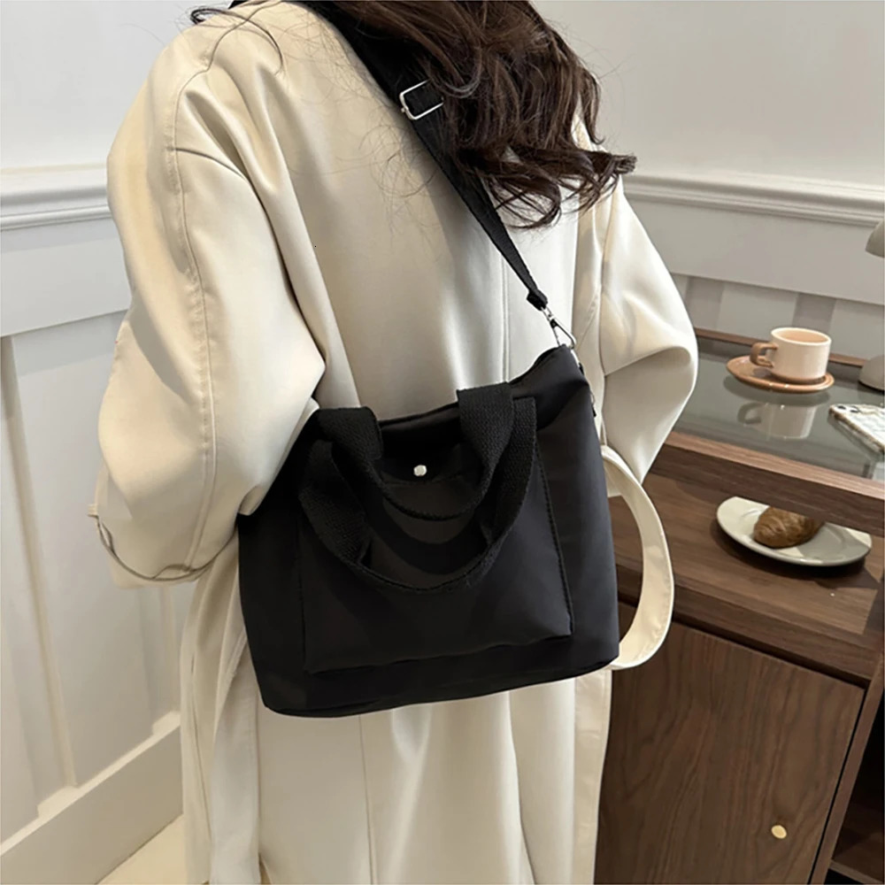 Large capacity messenger bag Casual Fashion simple everything Tote Academy girls crossbody 01 250121
