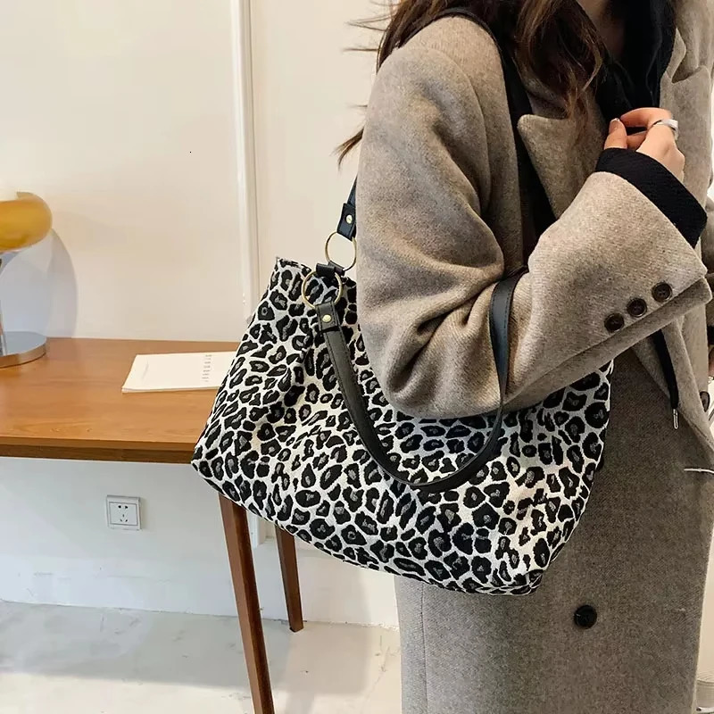 2024 Large Capacity Leopard Shoulder Bag Handbags Fashion Tote Shopping and Travel Bags Canvas 250121