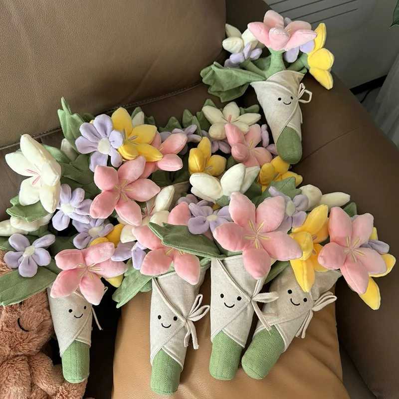 Holding Flowers Plush Toy Eternal Flowers Bouquets Toy Marriage Proposal Props Graduate Ceremy Vntines Day Birthday gift Y250208