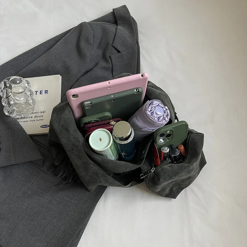 High End Minimalist Tote Bag 2024 Autumnwinter Fashionable Tassel Single Shoulder Womens Bag Large Capacity Frosted Bucket Bag 250208