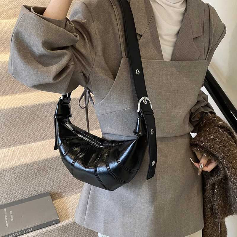 Burgundy Croissant Shoulder Bags For Women Vintage Solid Color Crescent Crossbody Bag 2024 Brand New Luxury Designer Handbags Y250718