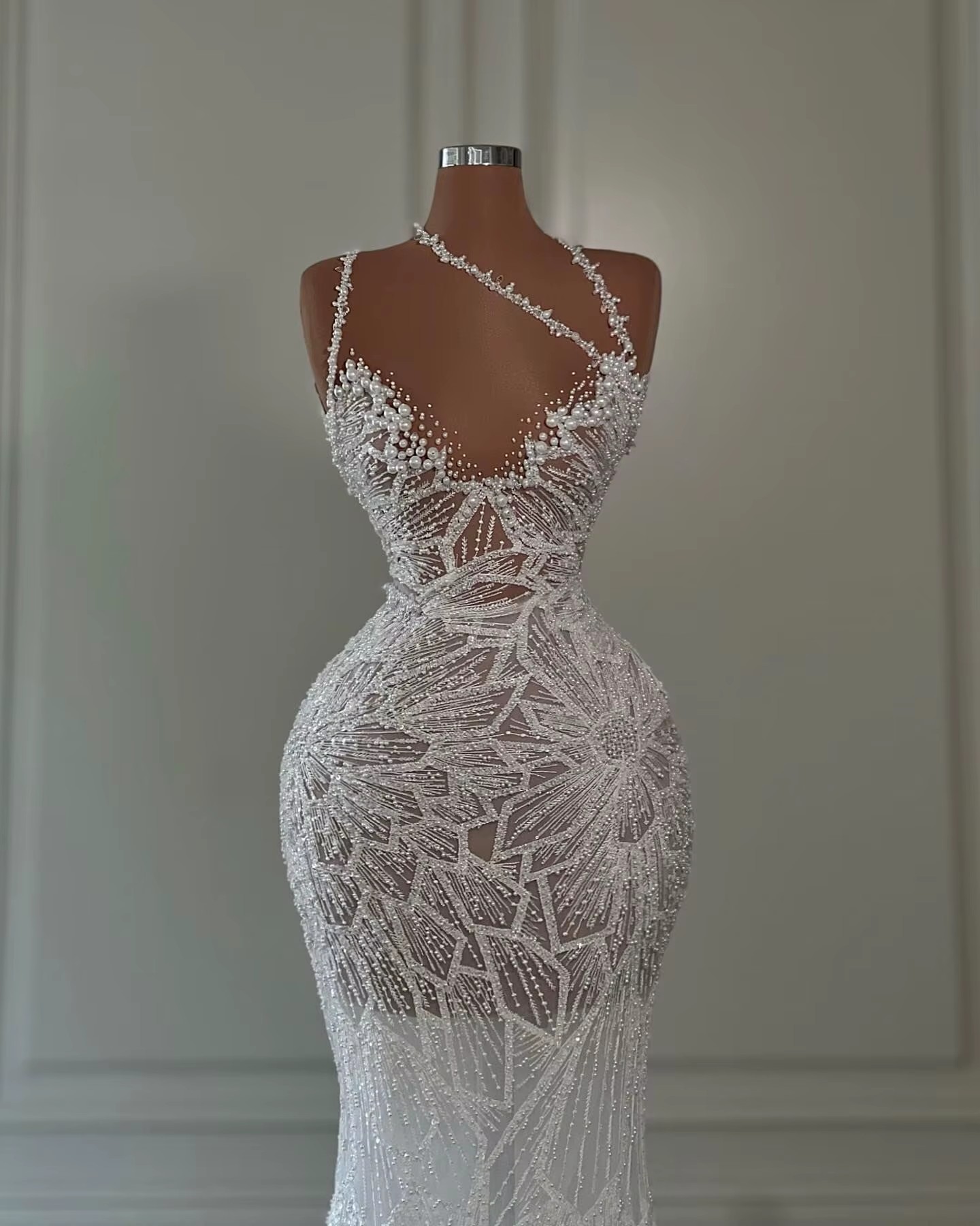 See Through Pearls Wedding Dresses Halter Mermaid Bridal Gowns Detachable Train Sleeveless Illusion Customized Princess Sweep Train Bride Dress Vestid