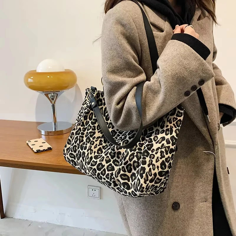 2024 Large Capacity Leopard Shoulder Bag Handbags Fashion Tote Shopping and Travel Bags Canvas 250121