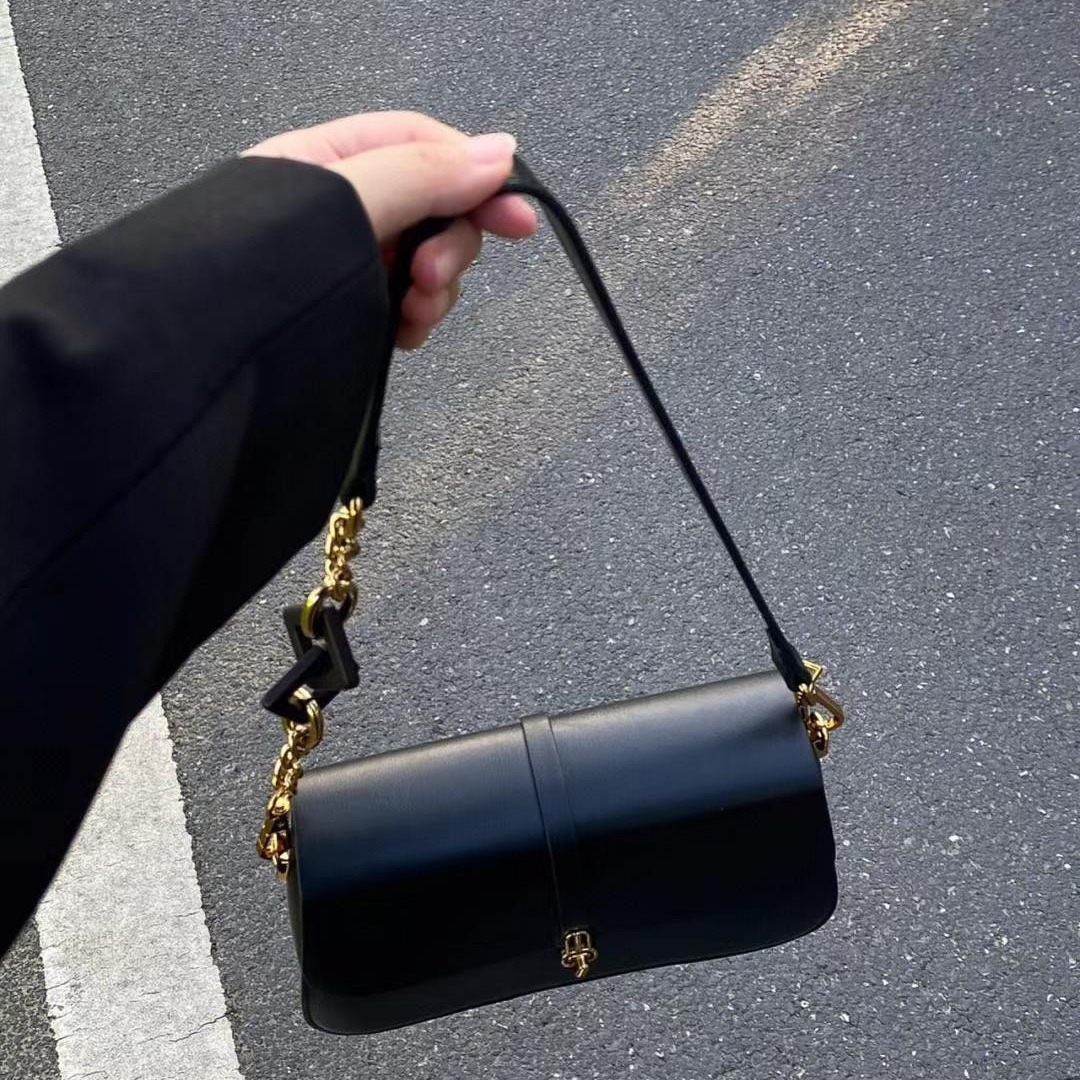 Chic Streetwear Travel Accessory - Multi-Functional Handled Shoulder Bags Made of Durable Leather Blend