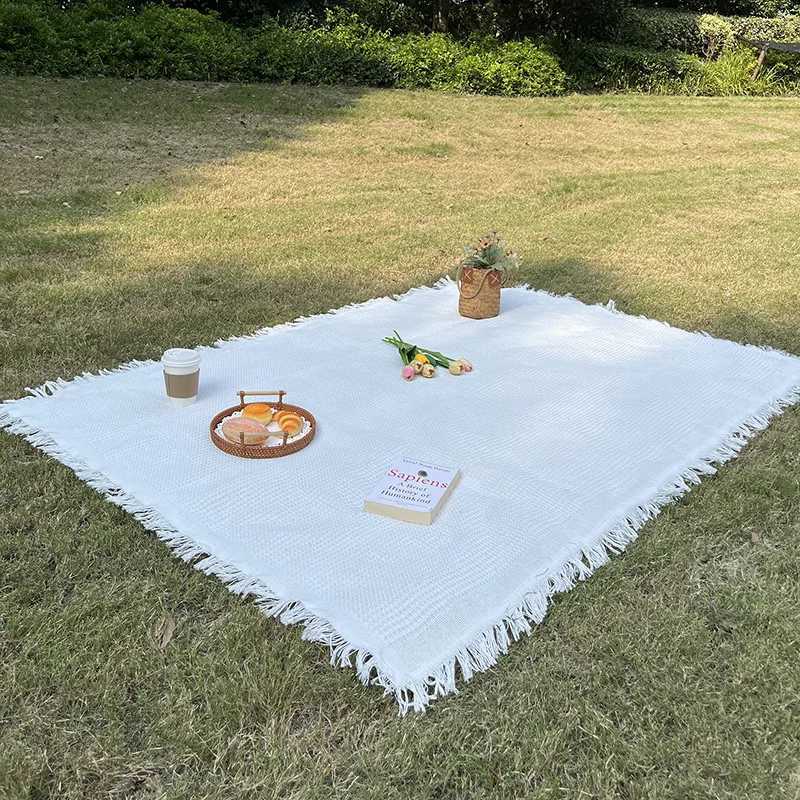 Picnic Blanket with Tassel Camping Mat Lawn Pad for Outdoor Travel Portable Knitting Tablecloth Nap Bedspread Y250210