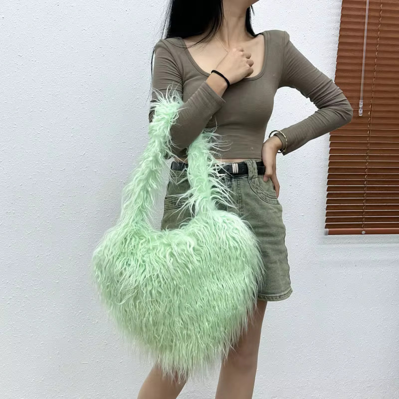 Peach 2023 New Women's Imitation Fur Beach Wool Heart shaped Cute Handbag Plush Bag