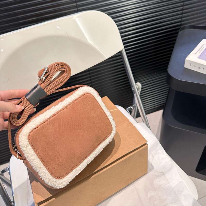 New Lamb Wool Plush Camera Bag, Fashionable And Trendy, Large Standard Single Shoulder Diagonal Cross Casual Commuting Women's Bag