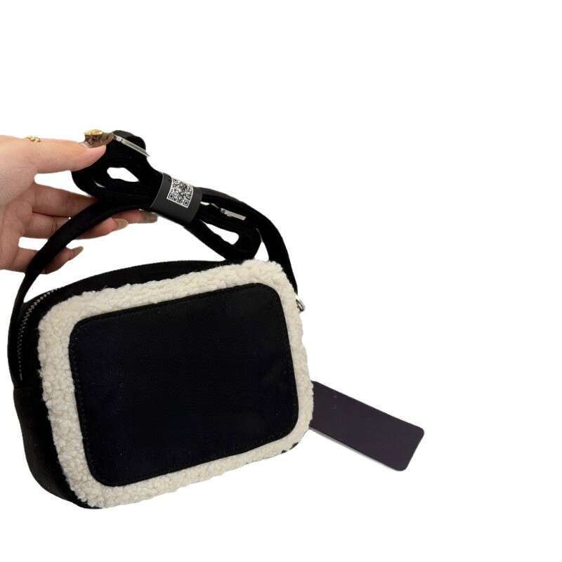 New Lamb Wool Plush Camera Bag, Fashionable And Trendy, Large Standard Single Shoulder Diagonal Cross Casual Commuting Women's Bag