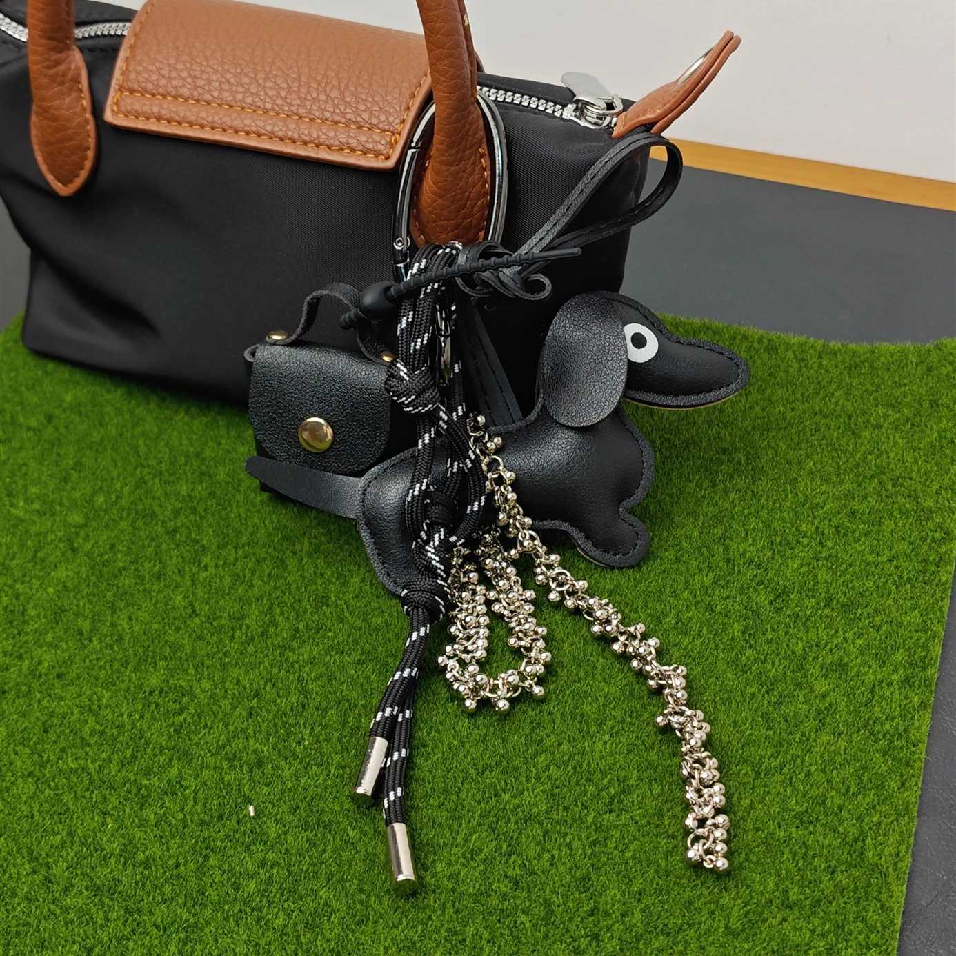 24 New ly Cplied Bag Pendants Sausage Dog Cute Fiable Key Pendant Premium Ins Style Accessories Y250208