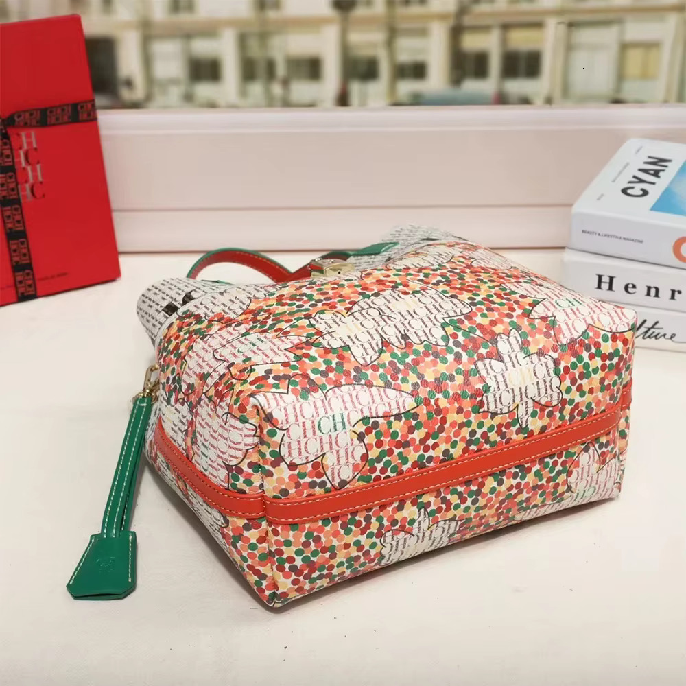 New Unique Large Capacity Women's Bucket Shoulder Bag Classic Retro Exquisite Print Style Multi Purpose