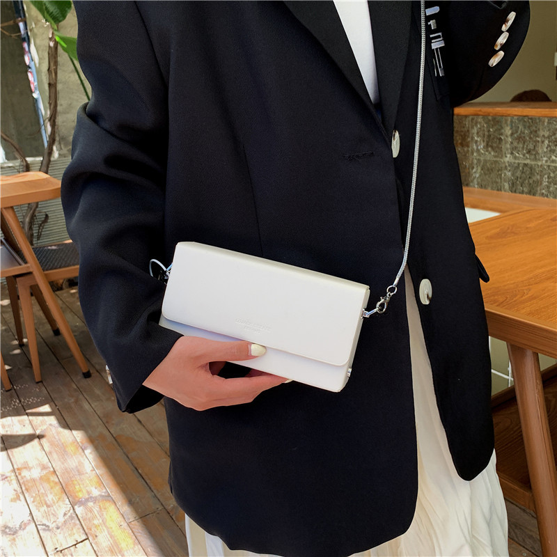 Elegant Box-Shaped Messenger Bag with Adjustable Chain Strap for Daily Use
