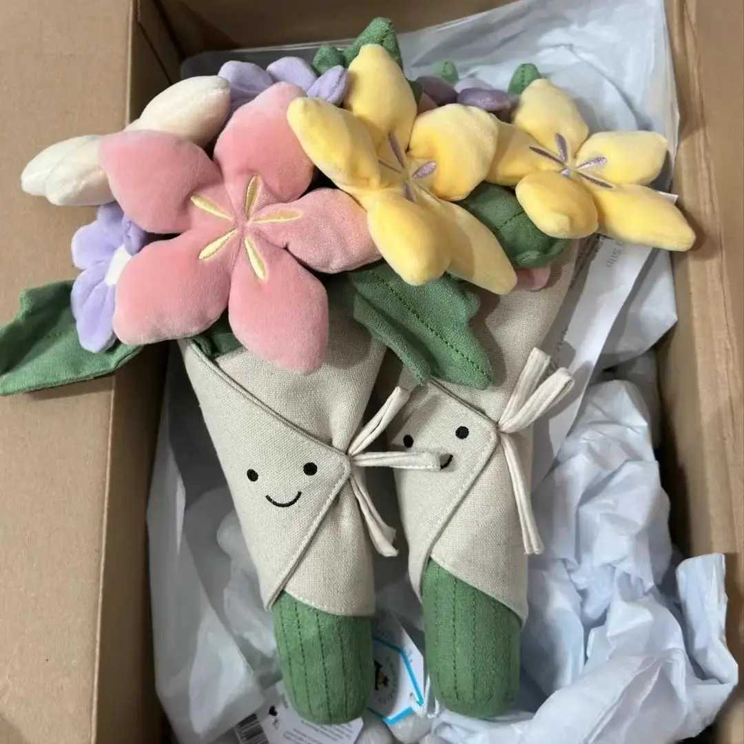 Holding Flowers Plush Toy Eternal Flowers Bouquets Toy Marriage Proposal Props Graduate Ceremy Vntines Day Birthday gift Y250208