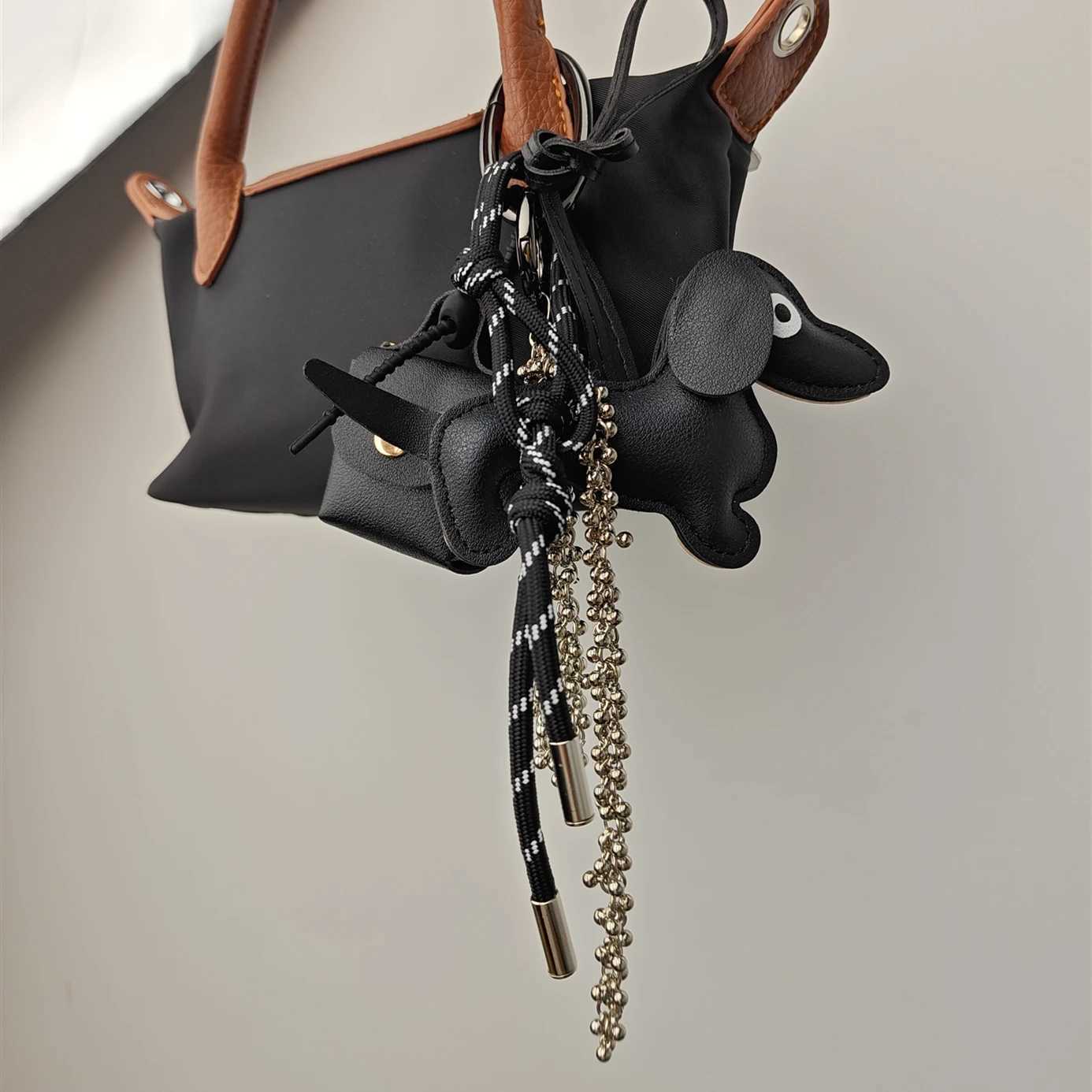 24 New ly Cplied Bag Pendants Sausage Dog Cute Fiable Key Pendant Premium Ins Style Accessories Y250208