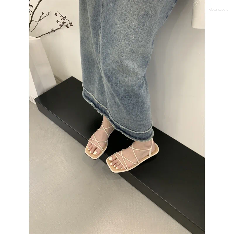 2025 S Fashion Designer Sandals Flat Sandal Shoe Summer Heels Women S Suit Female Beige Without Low Retro Girls Comfort Beach Black